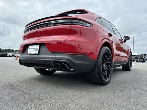 Used 2024 Porsche Cayenne Coupe image 10