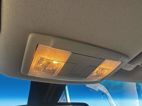 Used 2010 Ford Taurus SEL FWD image 25