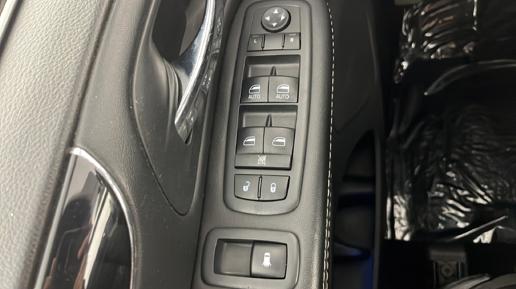 Used 2018 Dodge Grand Caravan SE FWD image 25