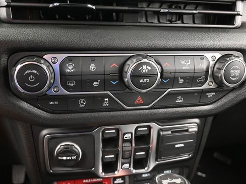 Used 2025 Jeep Wrangler Unlimited Sport AWD/4WD image 18