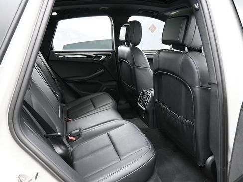 Certified 2025 Porsche Macan image 28