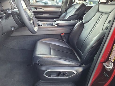 Used 2024 Jeep Wagoneer Series II w/ Flexible Seating Group image 14