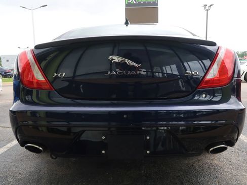 Used 2019 Jaguar XJ R-Sport RWD image 9