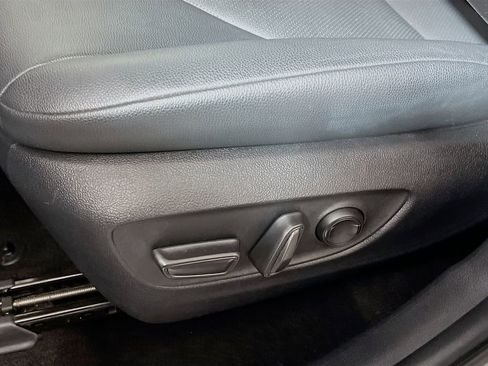 Used 2025 Toyota Grand Highlander AWD image 18