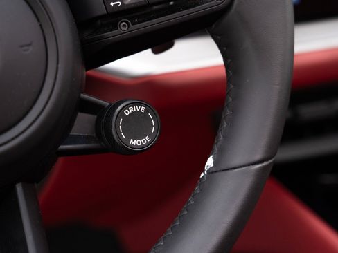 Used 2025 Porsche Cayenne S image 26