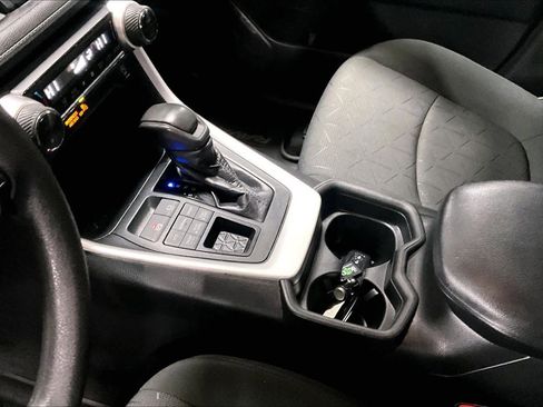 Used 2020 Toyota RAV4 XLE image 15