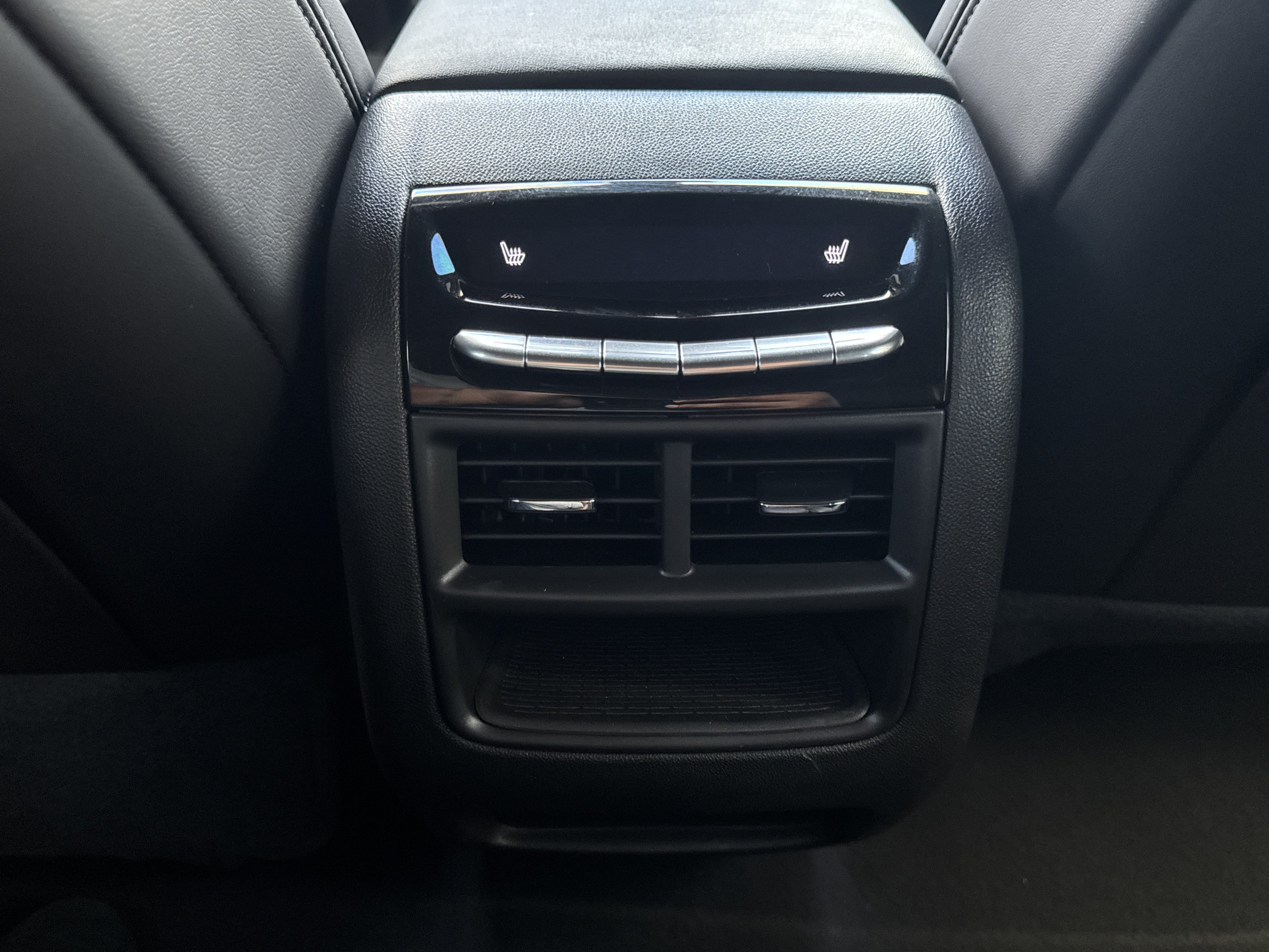 Certified 2024 Cadillac XT5 Premium Luxury w/ Technology Package FWD image 17