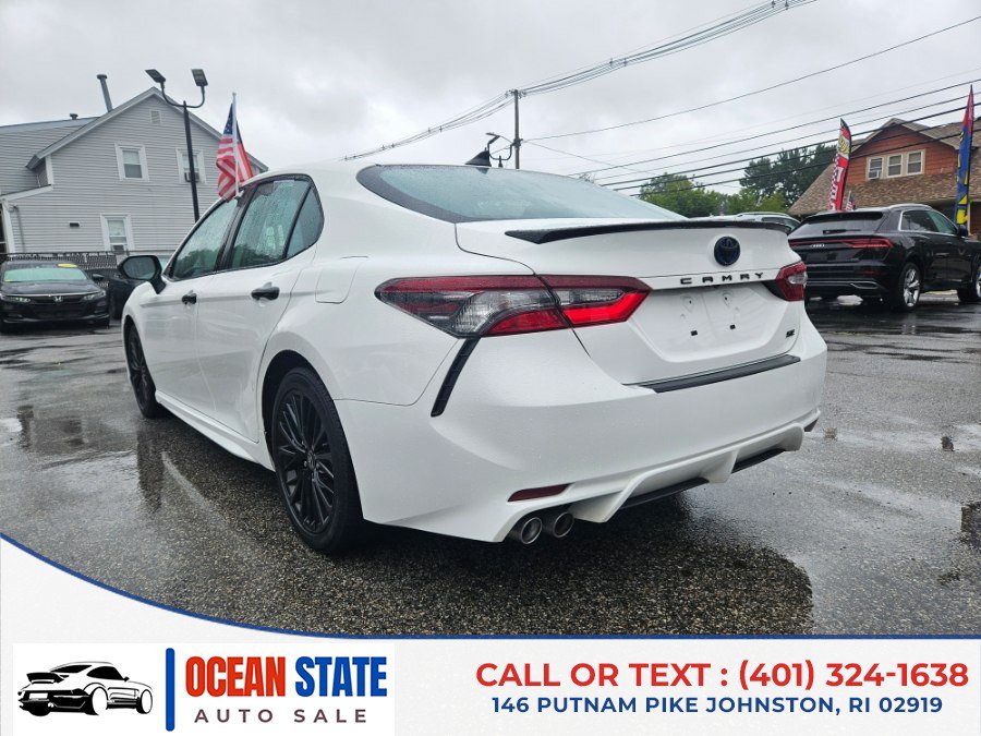 Used 2022 Toyota Camry SE w/ Convenience Package FWD image 3
