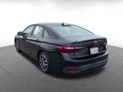 Used 2025 Volkswagen Jetta SE image 11