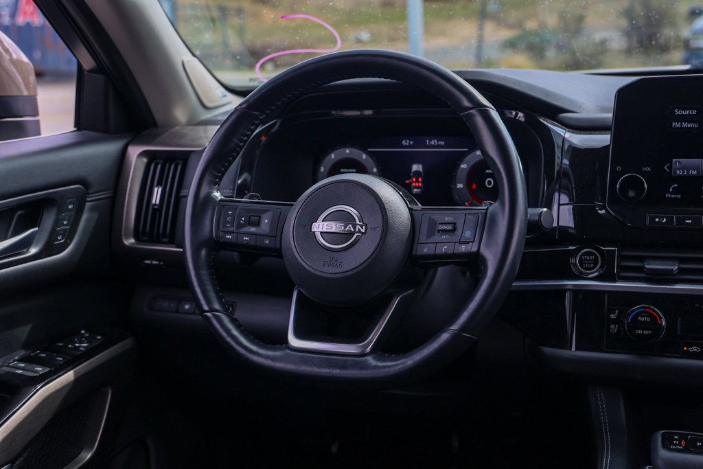 Used 2023 Nissan Pathfinder Platinum FWD image 24