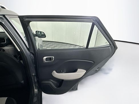 Used 2025 Hyundai Venue SEL FWD image 29
