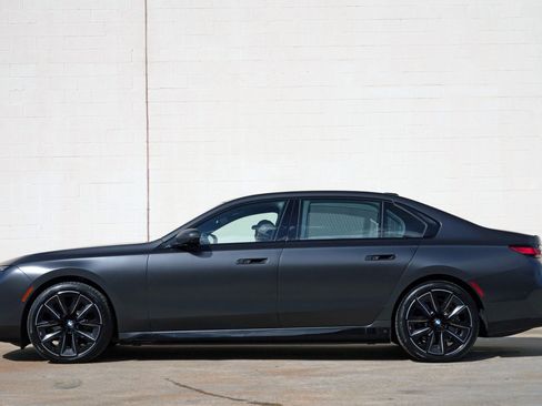 Used 2023 BMW i7 xDrive60 AWD/4WD image 9