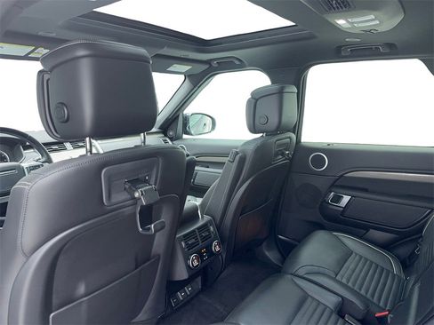 Used 2023 Land Rover Discovery Metropolitan Edition image 43