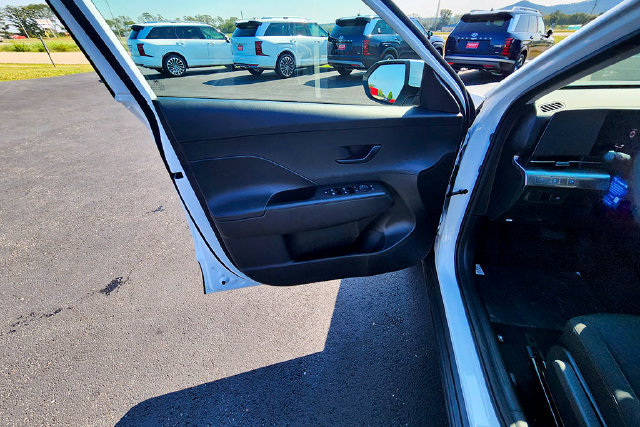 New 2027 Hyundai Kona SE FWD image 9