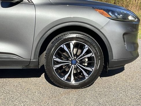 Used 2022 Ford Escape SE w/ SE Sport Appearance Package image 19