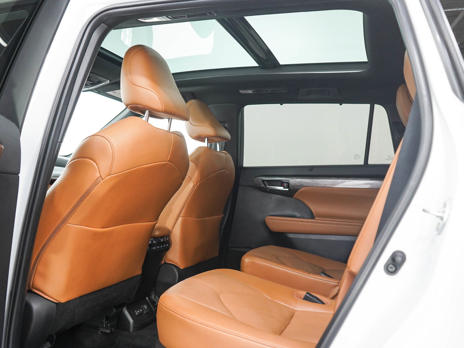 Used 2023 Toyota Highlander Platinum AWD/4WD image 17