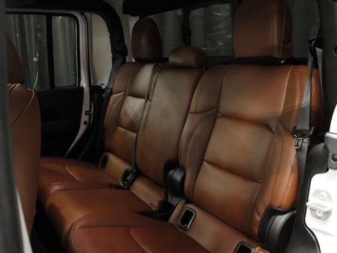 Used 2025 Jeep Gladiator Sport AWD/4WD image 20