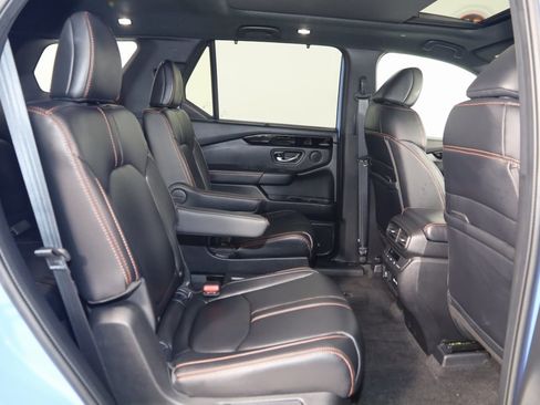 Used 2023 Honda Pilot TrailSport image 16