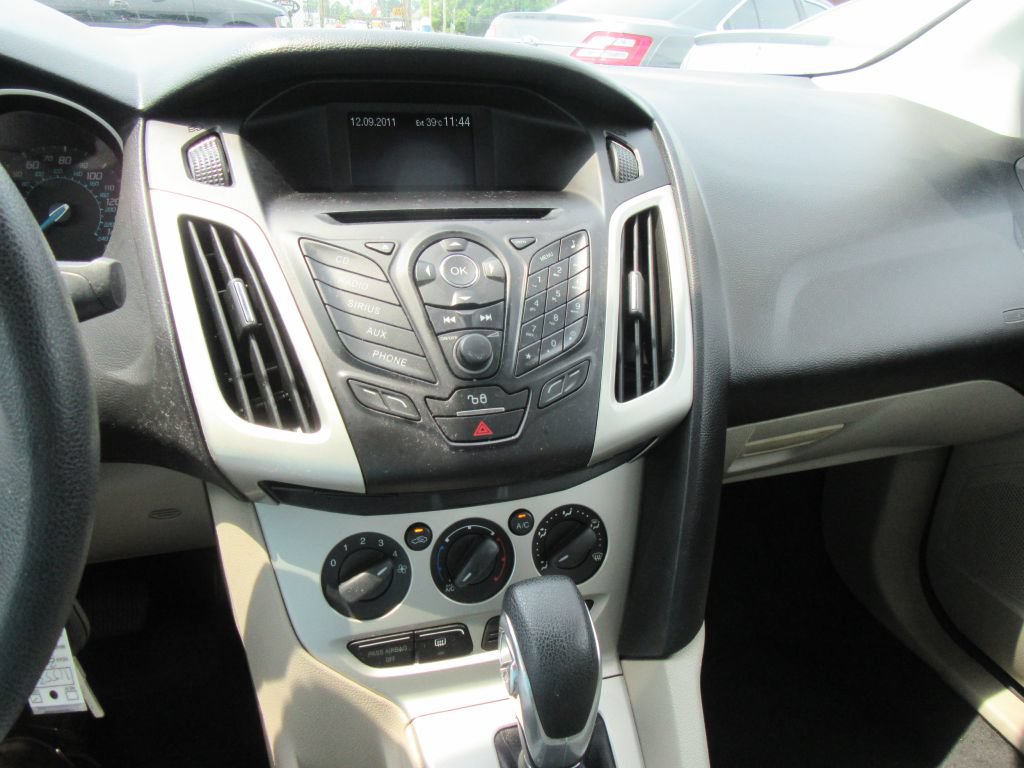 Used 2012 Ford Focus SE FWD image 15