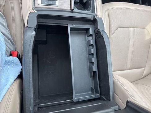 Used 2024 Ford Expedition Limited AWD/4WD image 19