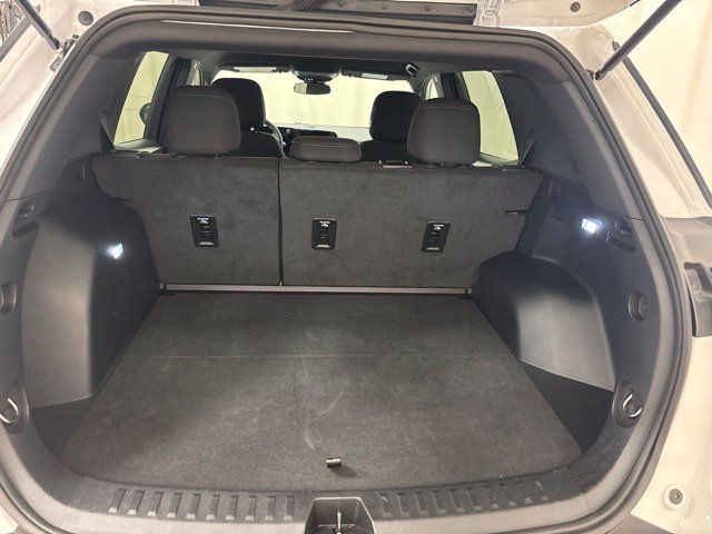 Used 2026 Chevrolet Equinox LT AWD/4WD image 11