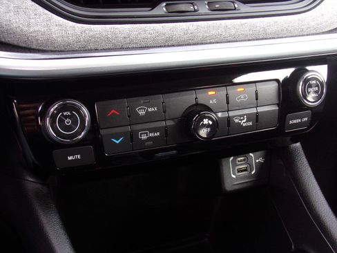 Used 2022 Jeep Compass Latitude AWD/4WD image 21