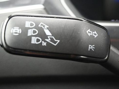 Used 2024 Volkswagen Tiguan SE image 28