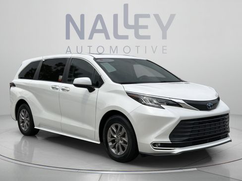 Used 2023 Toyota Sienna XLE FWD image 7