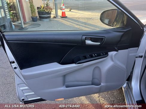 Used 2014 Toyota Camry LE FWD image 13