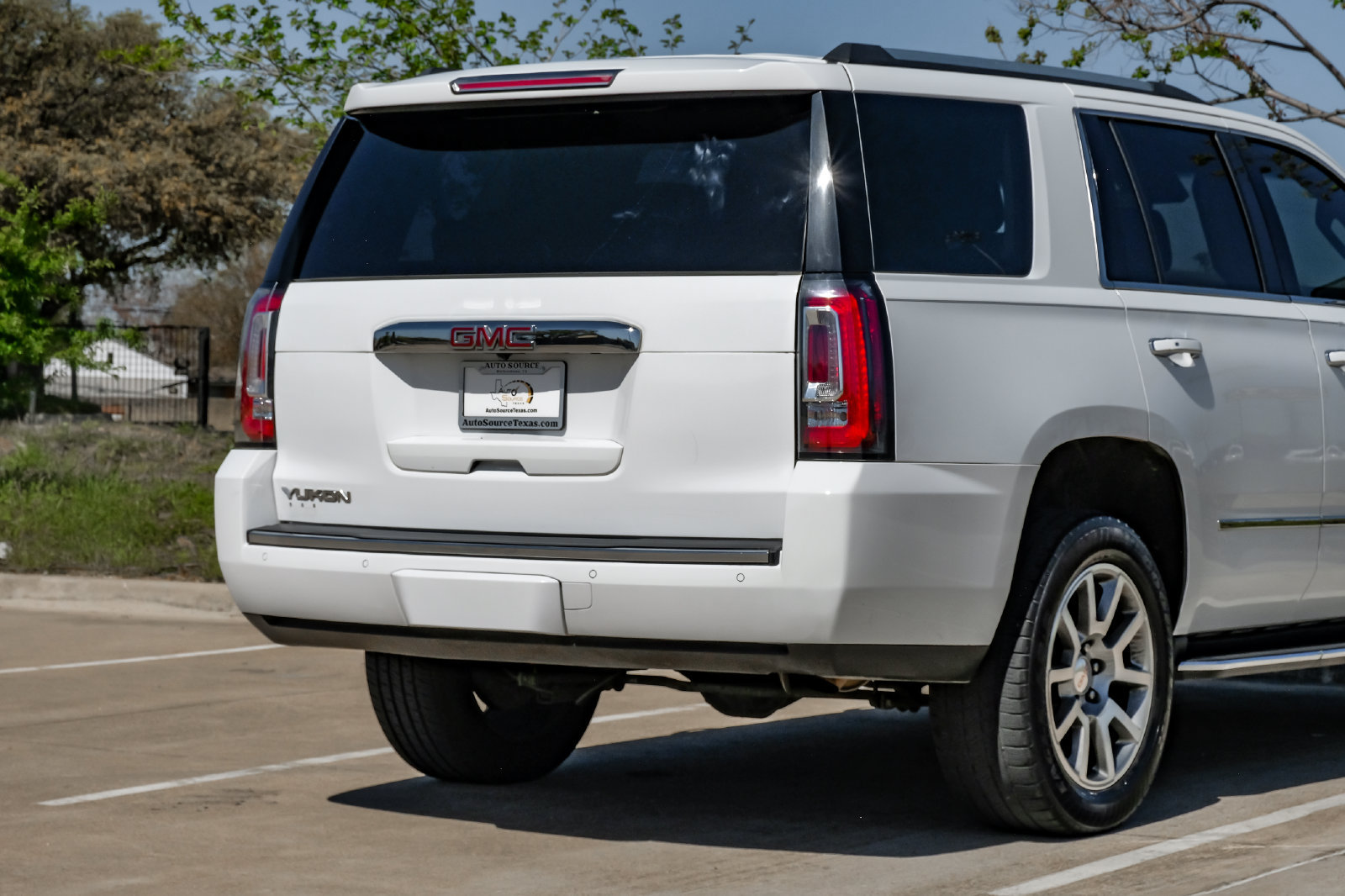 Used 2018 GMC Yukon Denali RWD image 10