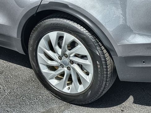 Certified 2025 Land Rover Discovery S image 11