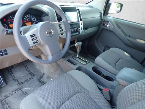 Used 2013 Nissan Frontier SV AWD/4WD image 9