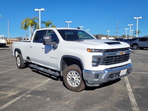 Used 2024 Chevrolet Silverado 2500 LT image 3