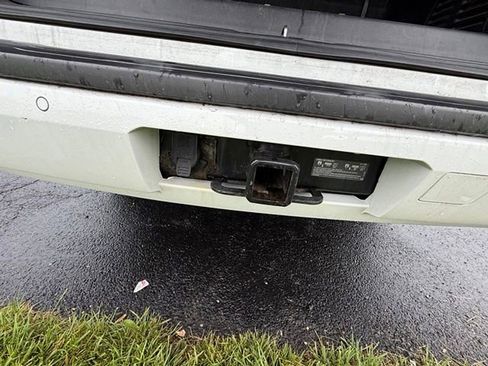 Used 2018 Chevrolet Suburban LT AWD/4WD image 19
