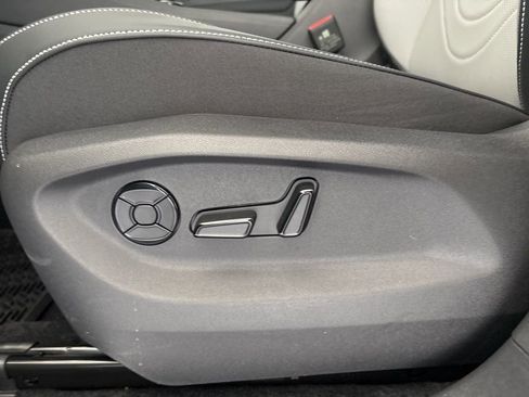New 2026 Volkswagen Tiguan SE AWD/4WD image 11