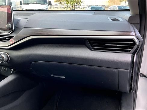 Used 2024 Nissan Altima 2.5 SV image 18