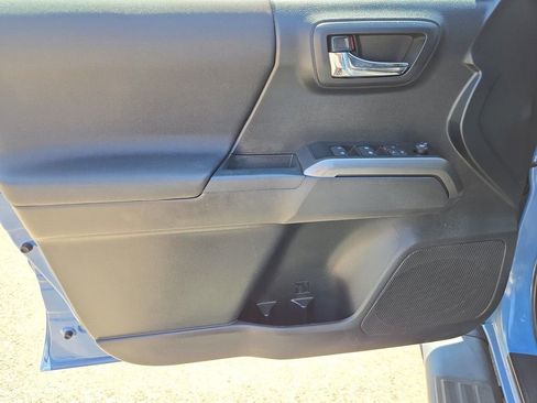 Used 2019 Toyota Tacoma TRD Off-Road image 12