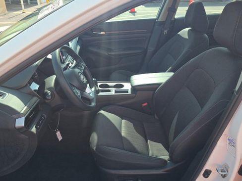 Used 2025 Nissan Altima 2.5 SV FWD image 4
