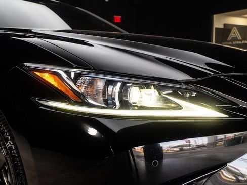 Used 2024 Lexus ES 350 F Sport w/ Accessory Package (Z2) FWD image 10