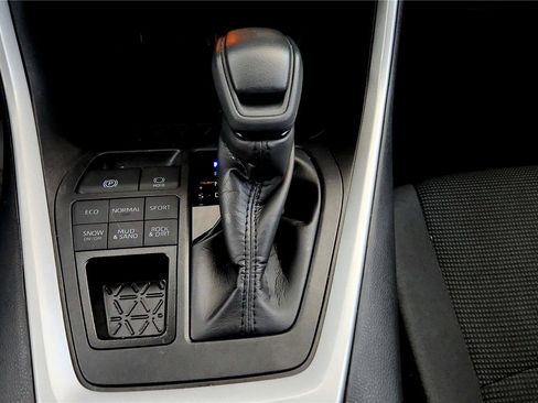 Certified 2025 Toyota RAV4 LE image 28