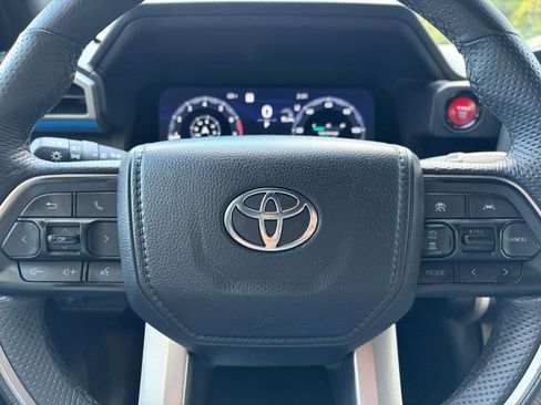 Used 2025 Toyota Tacoma TRD Off-Road image 25