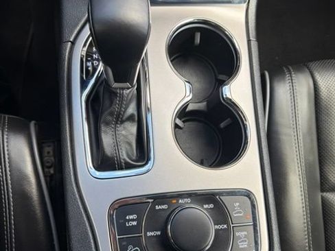 Used 2021 Jeep Grand Cherokee Overland AWD/4WD image 19