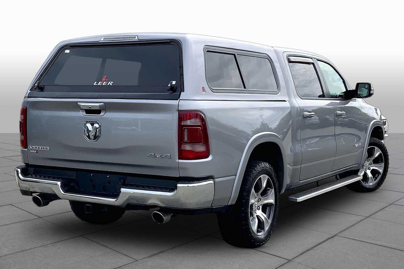 Used 2019 RAM 1500 Laramie AWD/4WD image 12