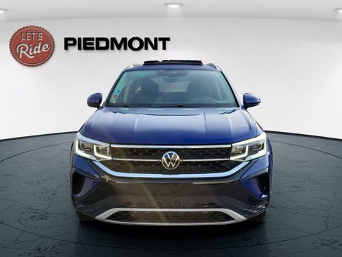 Used 2024 Volkswagen Taos SEL AWD/4WD image 2