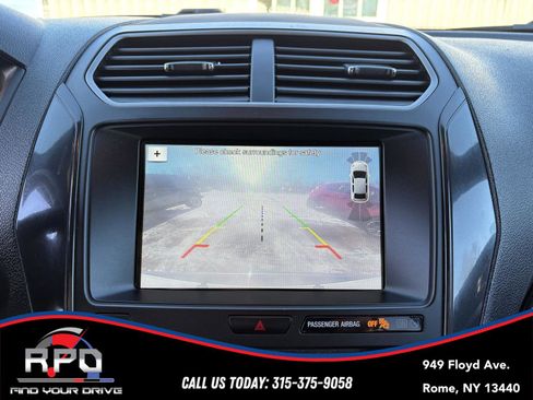 Used 2018 Ford Explorer XLT w/ XLT Technology Feature Bundle image 22