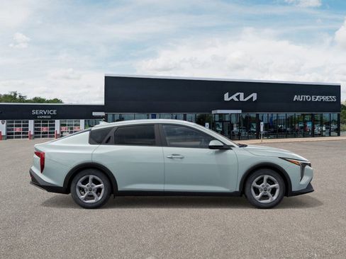 New 2025 Kia K4 LXS image 7