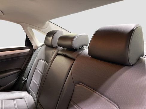 Used 2021 Volkswagen Passat 2.0T SE image 26