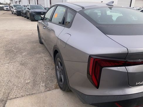Used 2025 Kia K4 LXS image 6