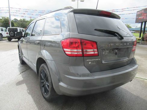 Used 2020 Dodge Journey SE w/ SE Popular Equipment Group image 3