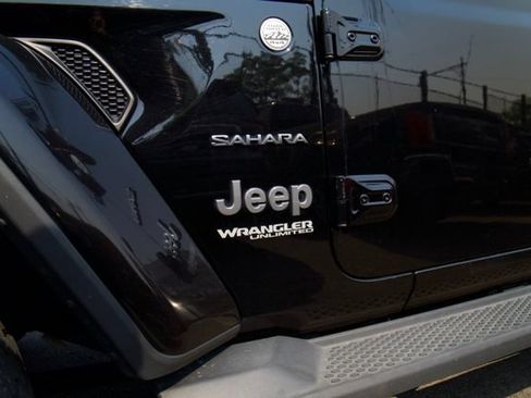 Used 2019 Jeep Wrangler Unlimited Sahara AWD/4WD image 10